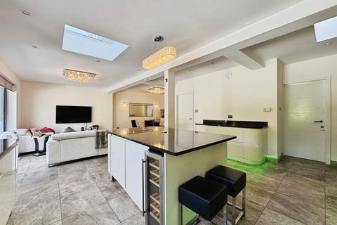 5 bedroom semi-detached house for sale, Colindeep Gardens, London, NW4