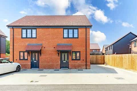 2 bedroom terraced house for sale, Kestrel Road, Attleborough