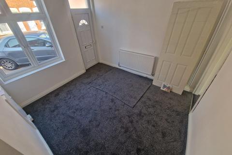 3 bedroom terraced house to rent, Leicester LE2