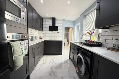 3 bedroom house to rent, Pearl Street, CARDIFF