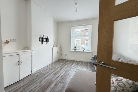 3 bedroom house to rent, Pearl Street, CARDIFF