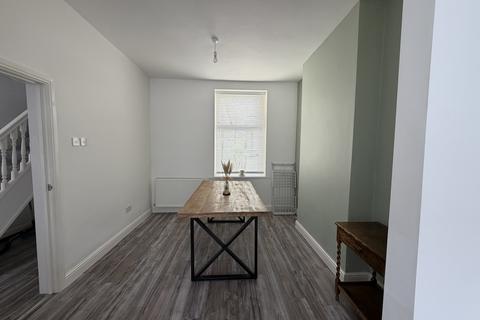 3 bedroom house to rent, Pearl Street, CARDIFF