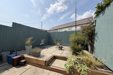 3 bedroom house to rent, Pearl Street, CARDIFF