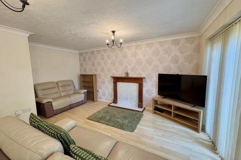 3 bedroom townhouse to rent, Regal Close, Tamworth, Staffordshire