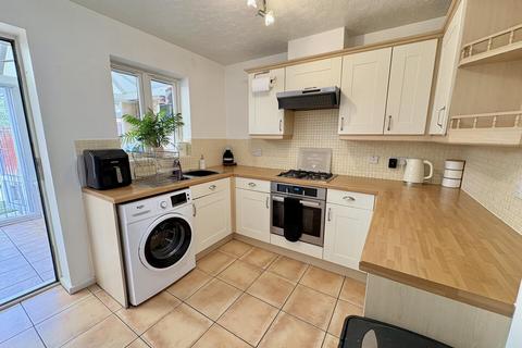 3 bedroom townhouse to rent, Regal Close, Tamworth, Staffordshire