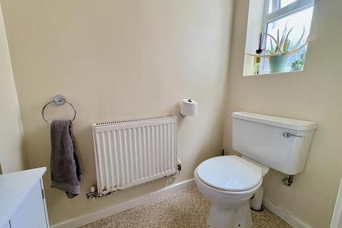 3 bedroom townhouse to rent, Regal Close, Tamworth, Staffordshire