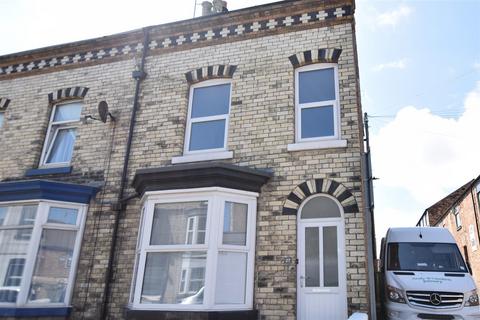 3 bed terraced house for rent in Gladstone Road, Scarborough