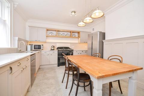 4 bedroom terraced house to rent, Church Street, Durham DH1