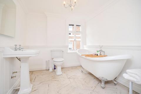 4 bedroom terraced house to rent, Church Street, Durham DH1