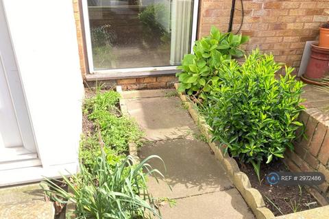 2 bedroom terraced house to rent, Dunston Road, London, SW11