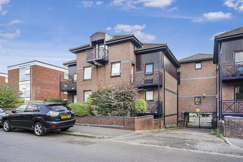 Chingford Avenue, London E4