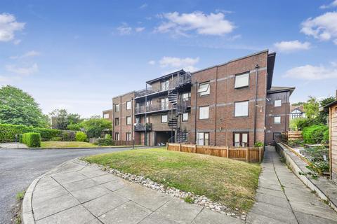 1 bedroom apartment for sale, Chingford Avenue, London E4