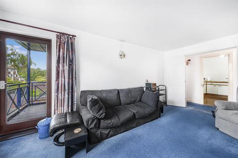 1 bedroom apartment for sale, Chingford Avenue, London E4