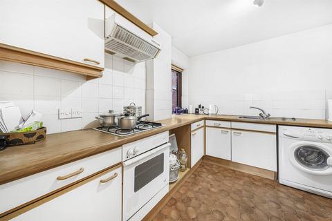 1 bedroom apartment for sale, Chingford Avenue, London E4
