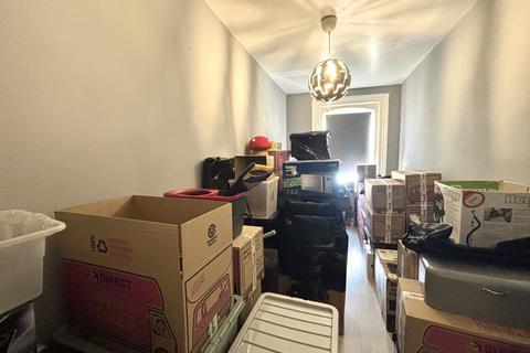 2 bedroom flat to rent, Waverley Road, Southsea, PO5