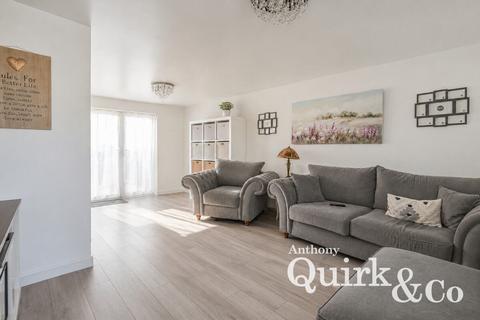 3 bedroom end of terrace house for sale, Link Road, Canvey Island, SS8