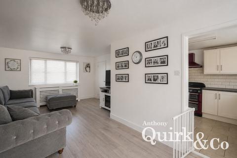 3 bedroom end of terrace house for sale, Link Road, Canvey Island, SS8