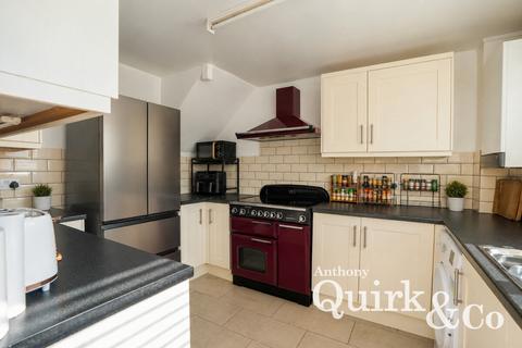 3 bedroom end of terrace house for sale, Link Road, Canvey Island, SS8