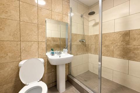 1 bedroom in a house share to rent, Sunnycroft Road, Hounslow TW3