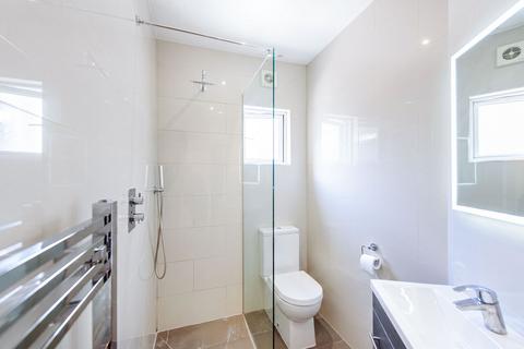 Studio to rent, The Limes Avenue N11, New Southgate, Southgate, N11