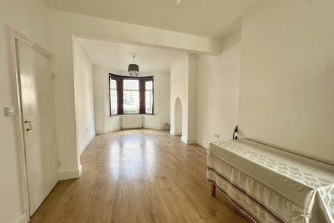 3 bedroom terraced house to rent, Norfolk Road, London, E6