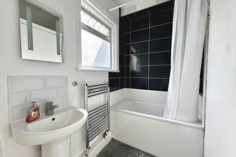 3 bedroom terraced house to rent, Norfolk Road, London, E6