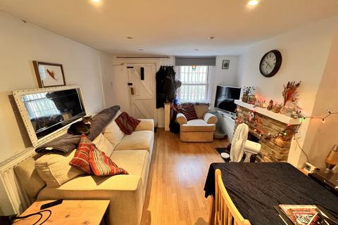 Nursery Row, Barnet EN5
