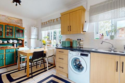 2 bedroom end of terrace house for sale, Tensing Avenue, Northfleet, Gravesend