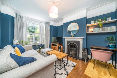 2 bedroom flat for sale, Mellison Road, London SW17