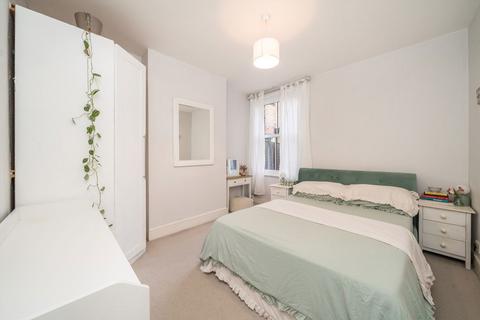 2 bedroom flat for sale, Mellison Road, London SW17