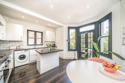 2 bedroom flat for sale, Mellison Road, London SW17