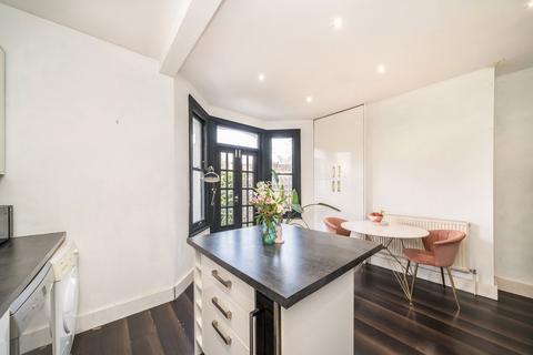 2 bedroom flat for sale, Mellison Road, London SW17