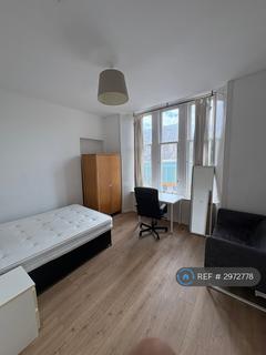 4 bedroom flat to rent, Otago Street, Glasgow, G12