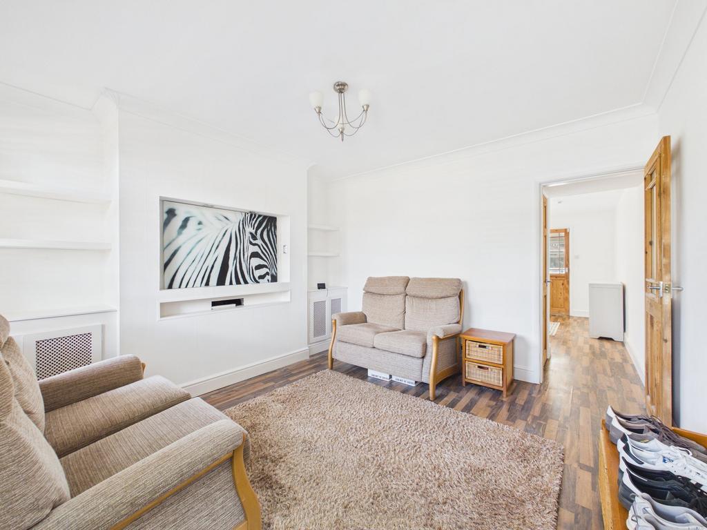 House in Gedling, Nottinghamshire - More