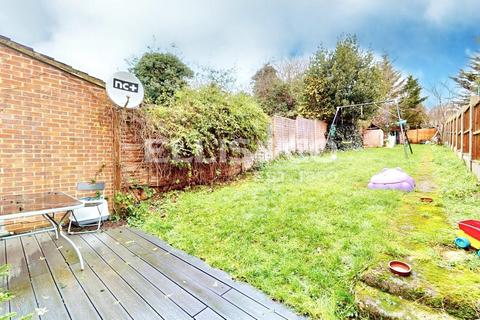 Rosewood Avenue, Greenford, UB6