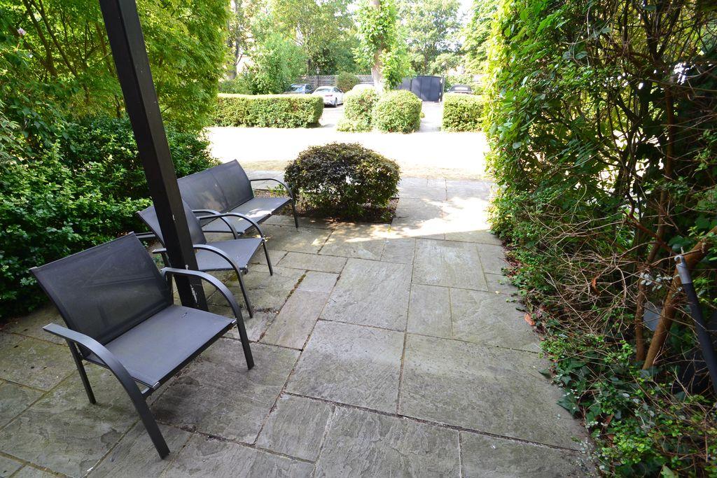 Apartment in Bromley - View 2