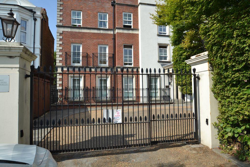 Apartment in Bromley - View 4