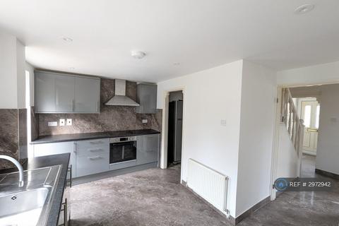 3 bed terraced house for rent in Wellington Drive, Bracknell, RG12