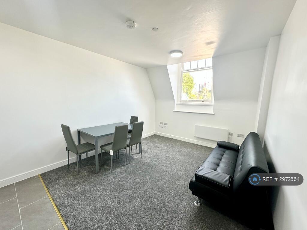 Apartment in Nottingham, Nottinghamshire - View 5