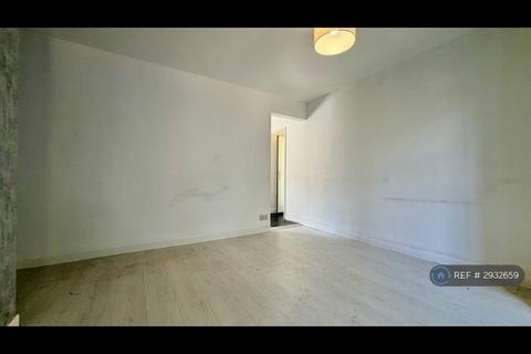 2 bedroom semi-detached house to rent, Josephine Drive, Manchester, M27