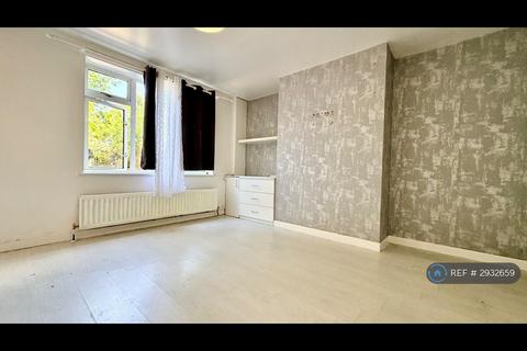 2 bedroom semi-detached house to rent, Josephine Drive, Manchester, M27