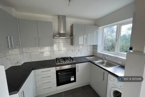 3 bedroom end of terrace house to rent, Pendragon Walk, London, NW9
