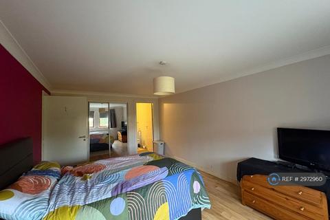 3 bedroom flat to rent, Orchard Brae Avenue, Edinburgh, EH4
