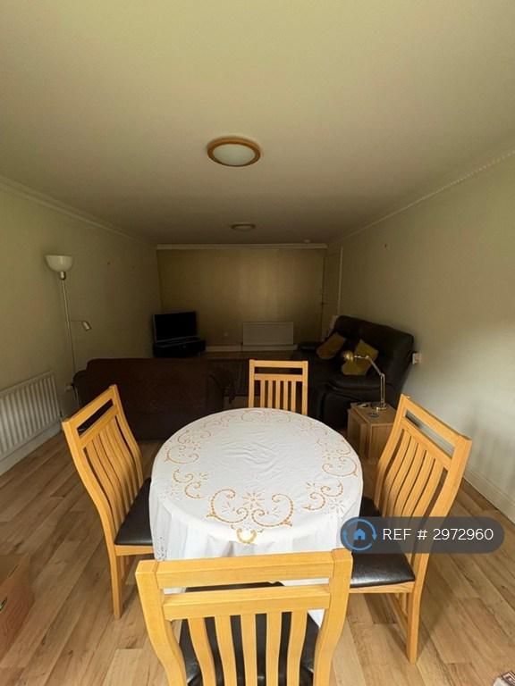 Apartment in Edinburgh, Craigleith - View 4