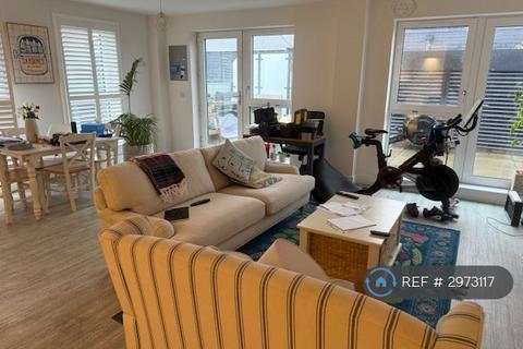 2 bedroom penthouse to rent, Lion Court, Isleworth, TW7