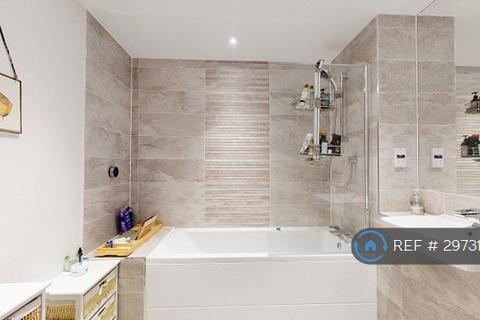 2 bedroom penthouse to rent, Lion Court, Isleworth, TW7