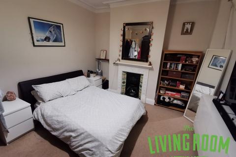 4 bedroom house to rent, Lisvane Street, Cathays, Cardiff