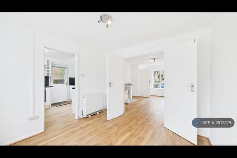 3 bedroom semi-detached house to rent, Church St, Ilminster, TA19