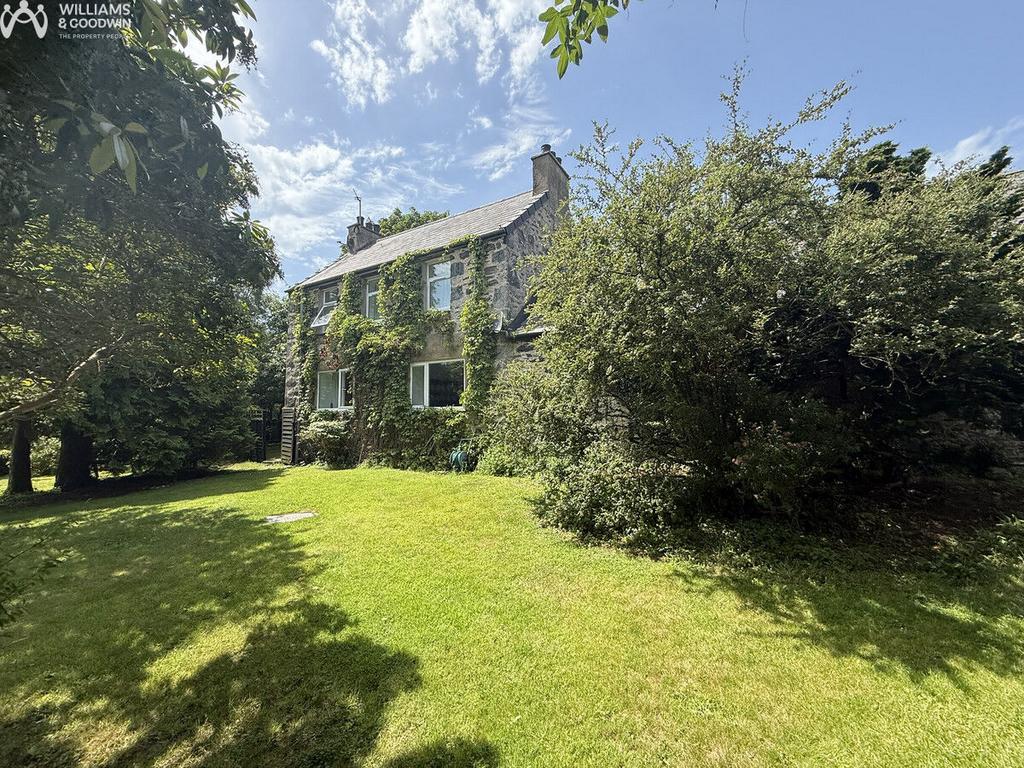 House in Dwyran, Rhosyr - View 2