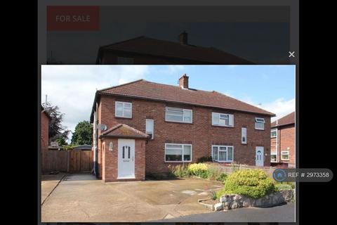 4 bed semi-detached house for rent in Reaper Road, Colchester, CO3